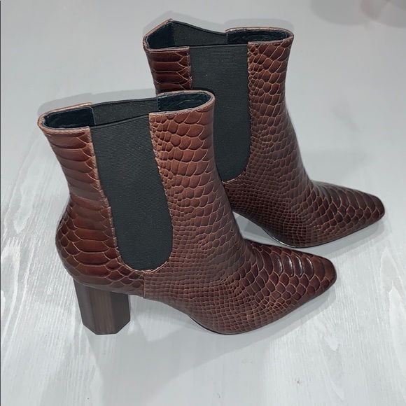 Donald/ Pliner LAILA2 BOOTIE SIZE 8 - Picture 7 of 14